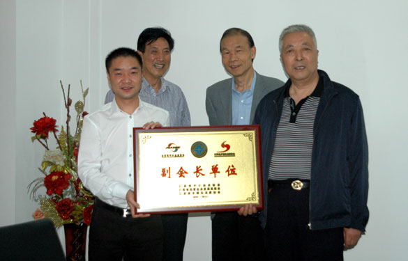 江苏省中小企业协会会长于登和来ag真人国际集团调研