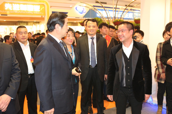 江苏省青商会科技立异效果展上 史清静副省长驻足旅行ag真人国际集团三代核电AP1000壳内电缆