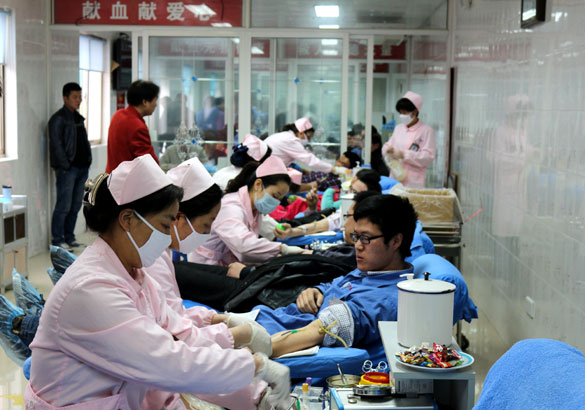 ag真人国际集团组织员工无偿献血“为雅安祈福”
