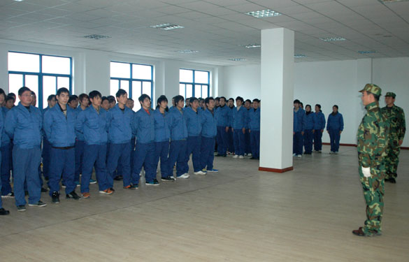 ag真人国际2012年新员工军训落下帷幕