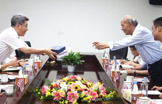 常州市委常委、常务副市长梁一波一行来ag真人国际电缆调研