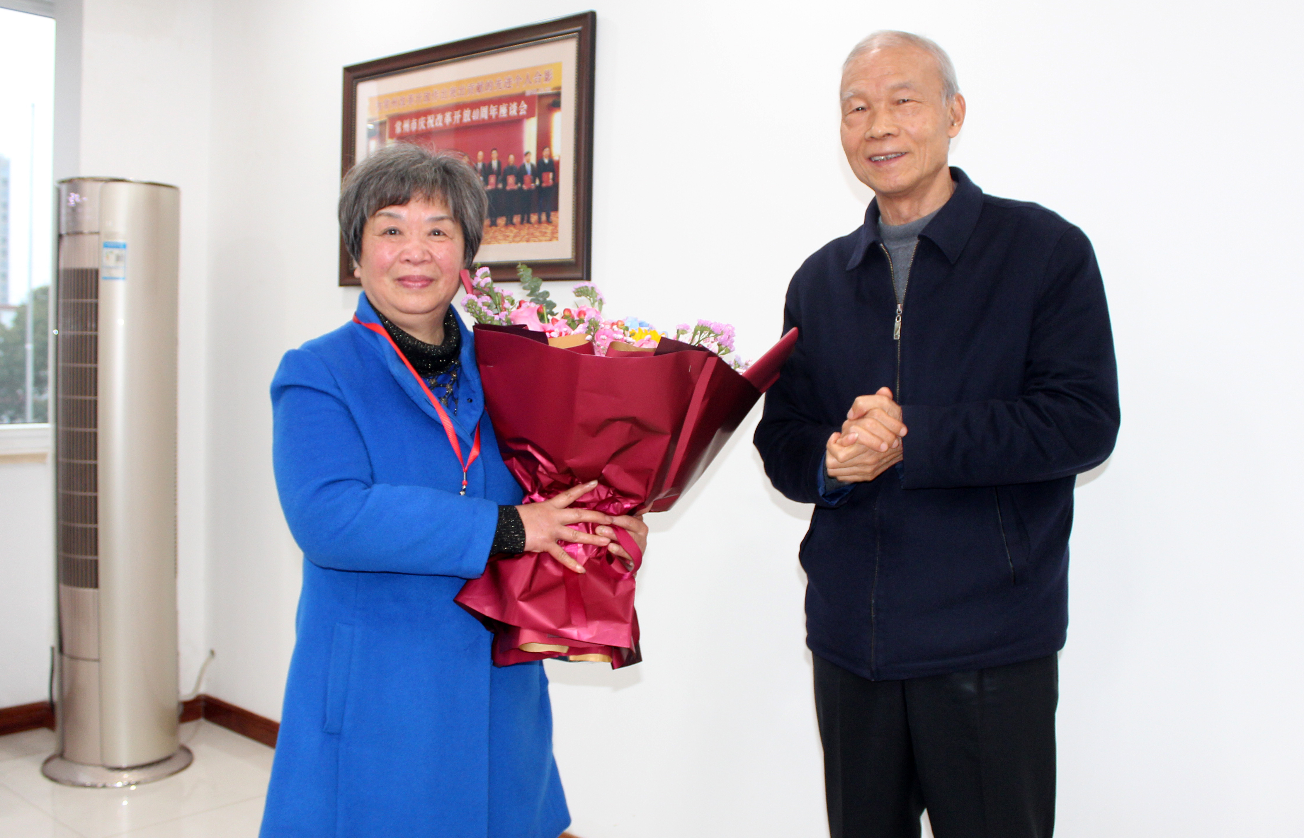 贡献半生，，，，，不舍划分——记ag真人国际电缆销售照料钱国琴退休送别会
