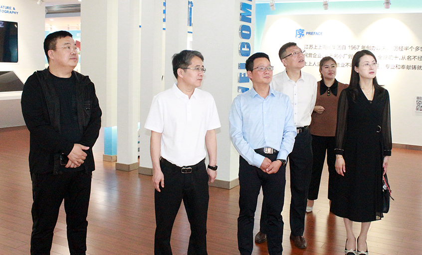 葫芦岛市龙港戋戋委常委、统战部部长揣宝迎一行来ag真人国际电缆调研