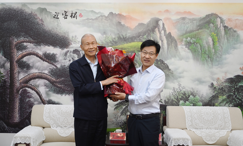 溧阳市委书记叶明华来ag真人国际慰问“江苏省优异企业家”丁山华