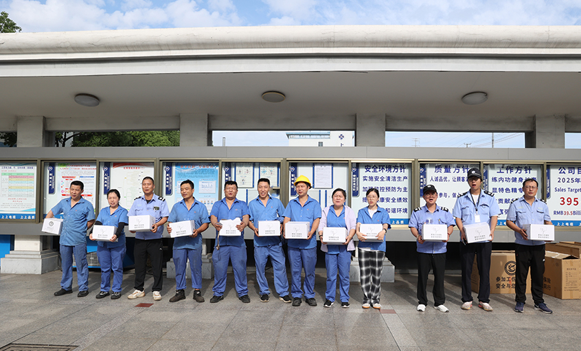 守护清静，，，，从“盔”最先--ag真人国际开展清静头盔发放活动